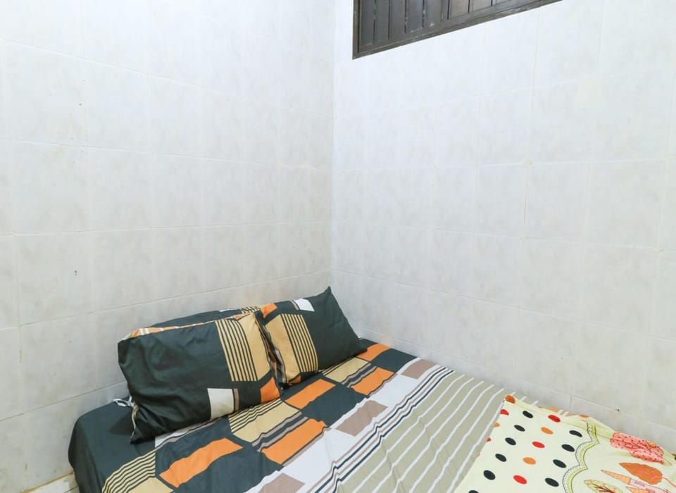 Standard Room | Iron/ironing board (on request), WiFi (free), bed sheets