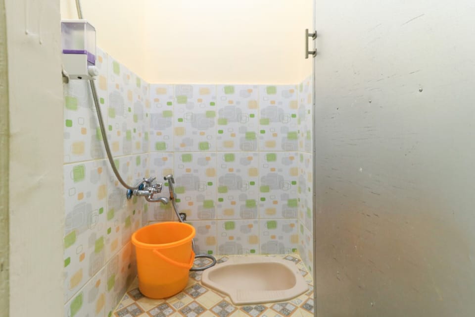 Standard Room | Bathroom | Shower, towels