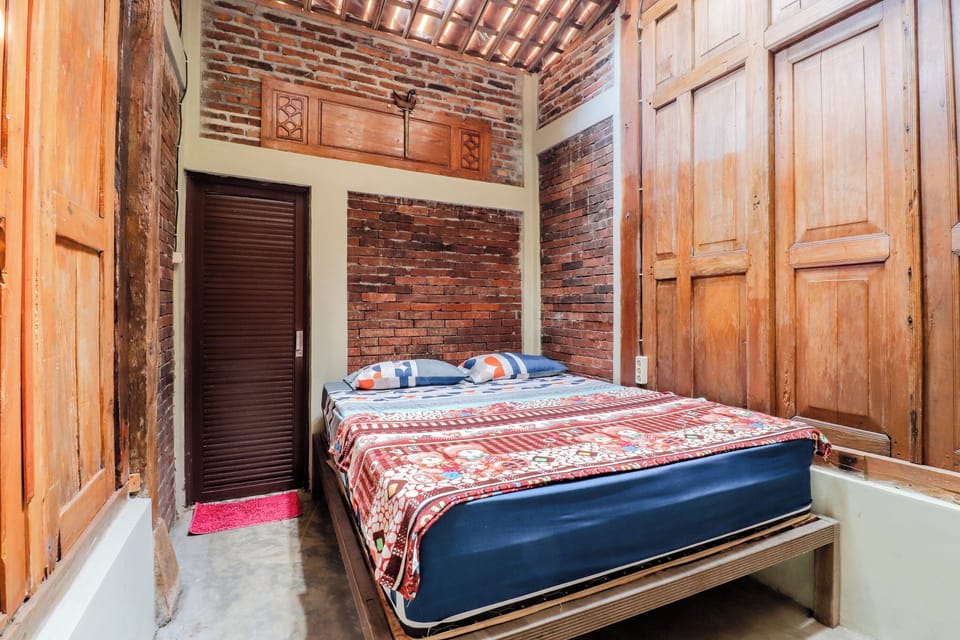Standard Room, Fan | Desk, bed sheets