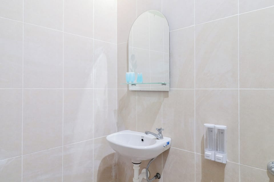 Shower, towels