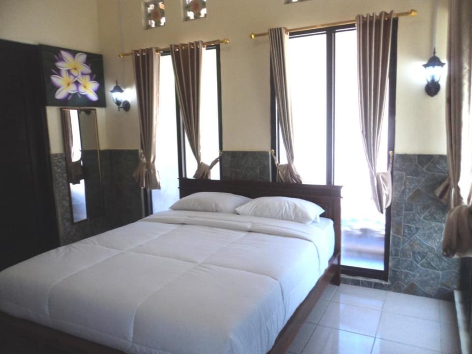 Double Room, Terrace | Desk, free WiFi, bed sheets