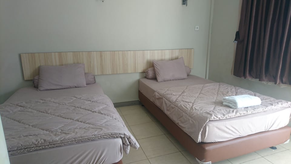 Standard Room | Desk, free WiFi, bed sheets