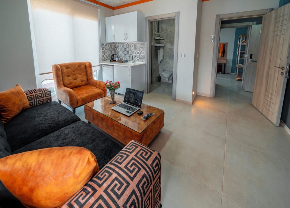 Deluxe Suite | Private kitchen | Fridge, electric kettle