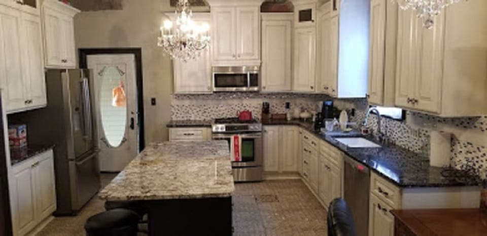 Shared fridge, microwave, oven, coffee/tea maker
