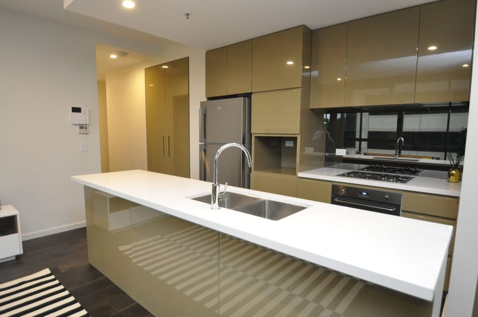 City Apartment | Private kitchen | Full-size fridge, microwave, oven, stovetop