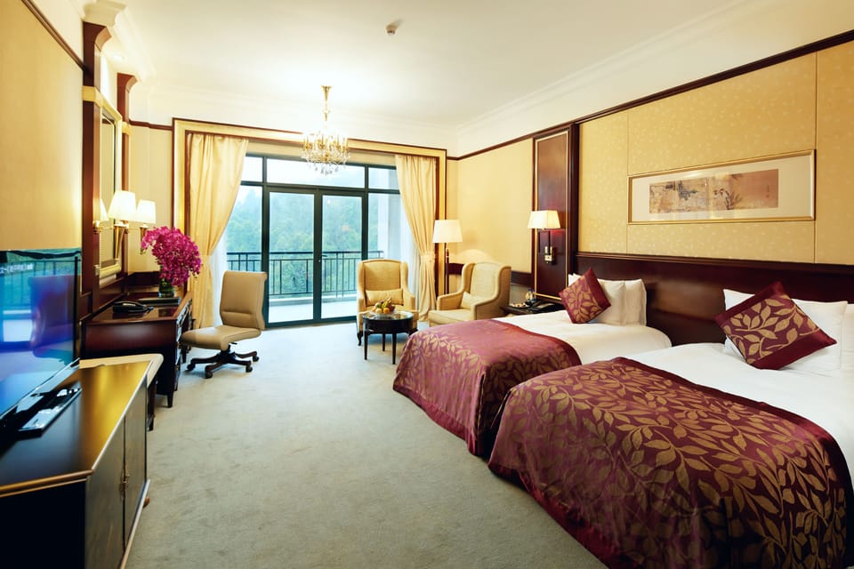 Deluxe Room | Minibar, in-room safe, desk, free WiFi