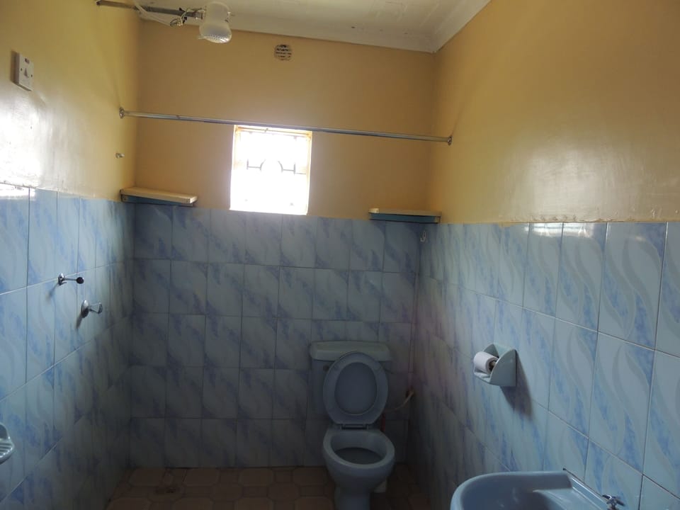 Standard Room | Bathroom | Shower, rainfall showerhead, towels, soap