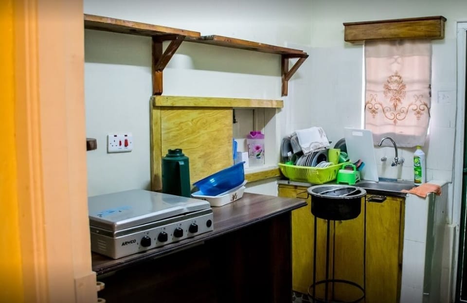 Cottage | Private kitchen | Fridge, microwave, stovetop, cookware/dishes/utensils