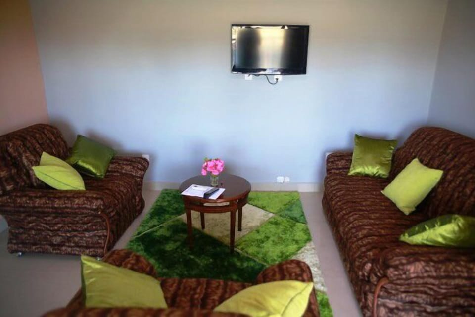Suite | Living area | TV