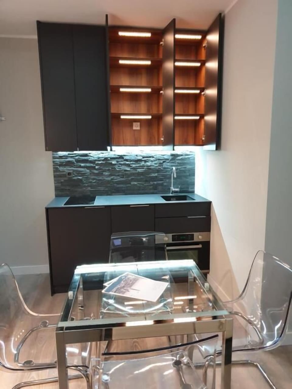 Elite Apartment | Private kitchen | Full-size fridge, stovetop, cookware/dishes/utensils