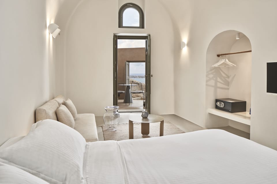 Suite, Jetted Tub, Sea View | 1 bedroom, in-room safe, desk, soundproofing