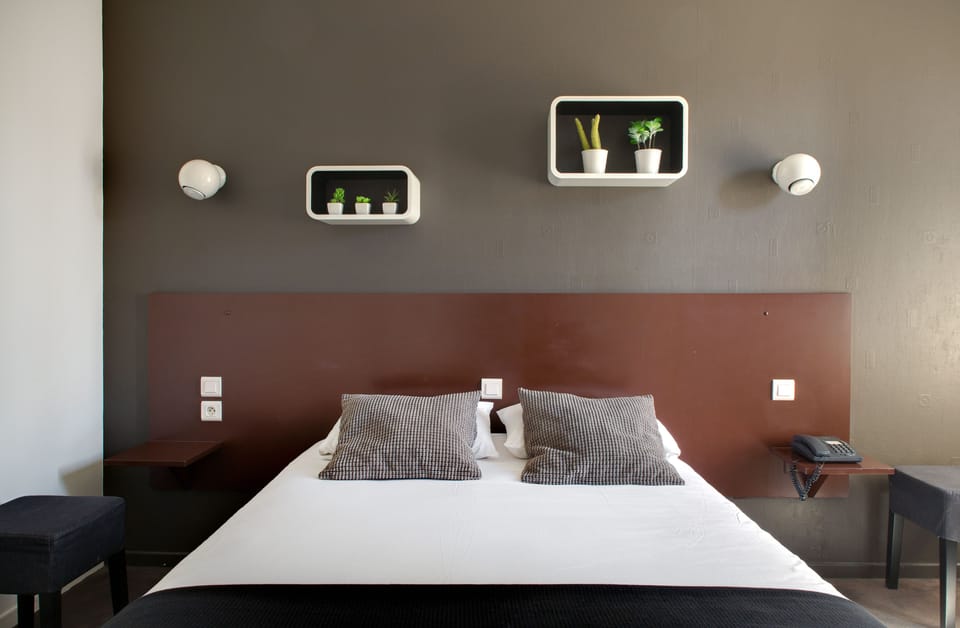 Large | Premium bedding, in-room safe, individually decorated, desk