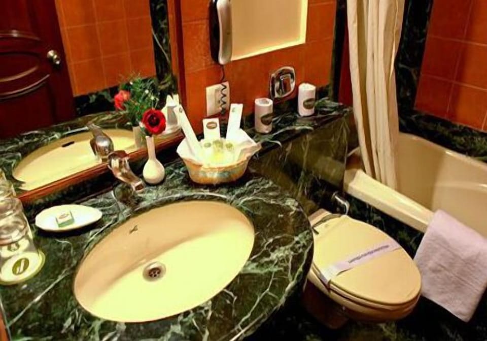 Bathroom sink