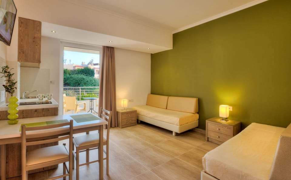 Deluxe Apartment | In-room safe, iron/ironing board, free WiFi, bed sheets