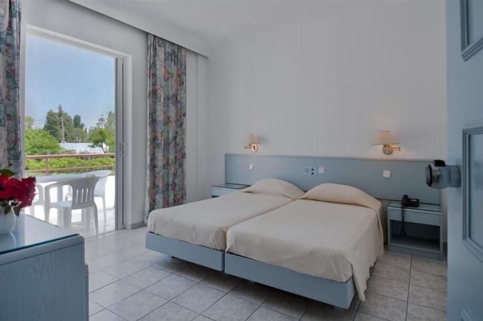 Economy Double or Twin Room | In-room safe, iron/ironing board, free WiFi, bed sheets