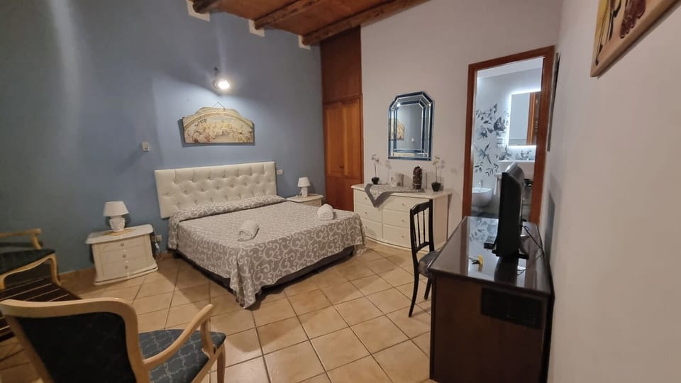 Comfort Double Room, 1 Bedroom | Egyptian cotton sheets, hypo-allergenic bedding, down comforters