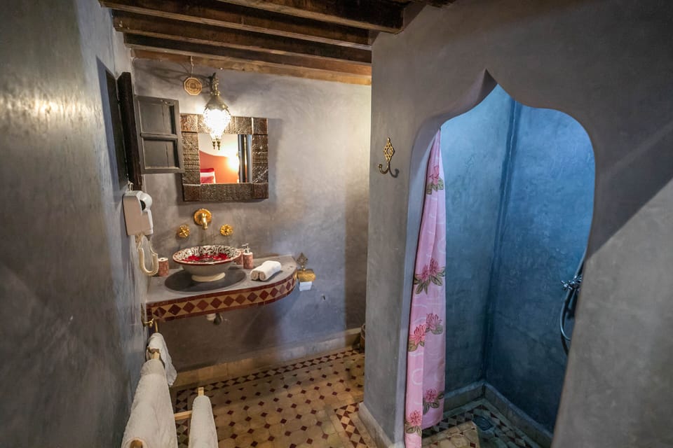 Superior Double Room, 1 King Bed (Sherazade) | Bathroom | Shower, rainfall showerhead, free toiletries, hair dryer
