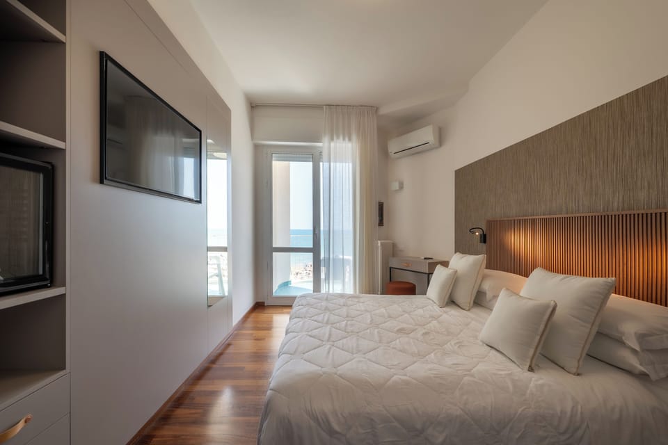 In-room safe, desk, soundproofing, WiFi (free)