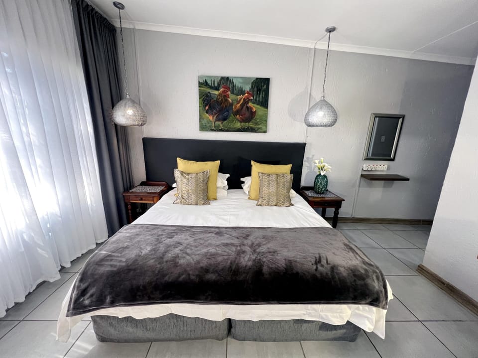Basic Double Room, 1 King Bed | Hypo-allergenic bedding, individually decorated, individually furnished