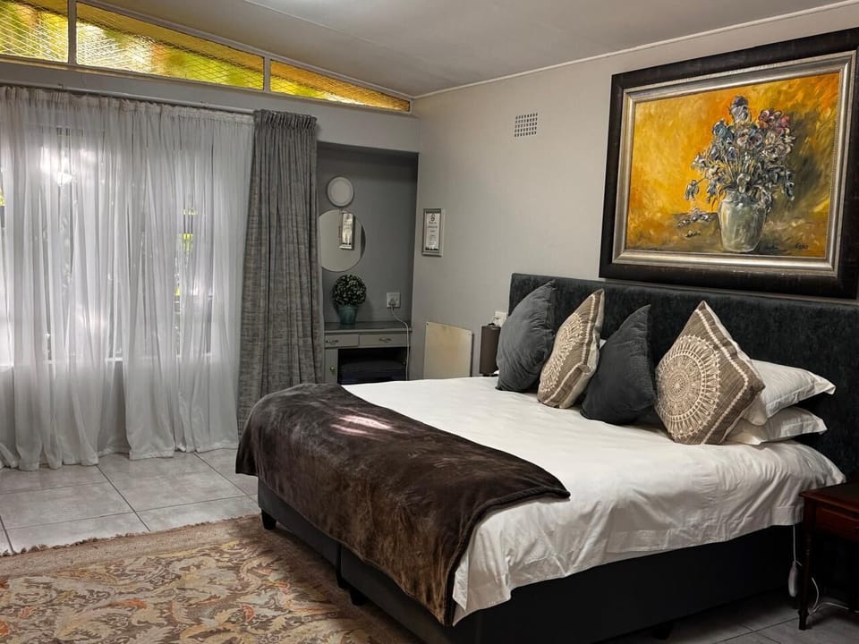 Basic Double Room, 1 King Bed | Hypo-allergenic bedding, individually decorated, individually furnished