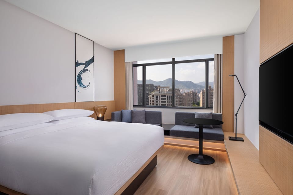 Superior Room, 1 King Bed, City View | Iron/ironing board, rollaway beds, free wired internet, bed sheets
