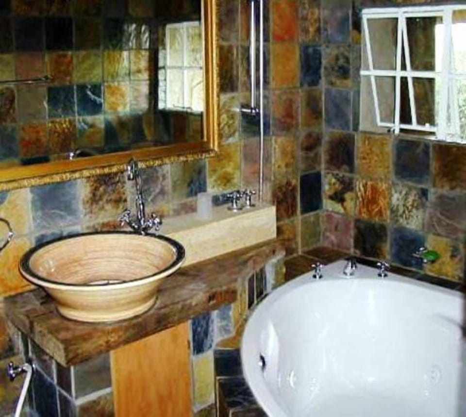 King - Luxury  | Bathroom | Free toiletries, towels