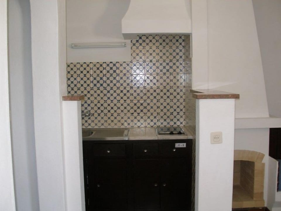 Apartment, 1 Bedroom (Twin) | Private kitchenette | Full-size fridge, microwave, coffee/tea maker, electric kettle