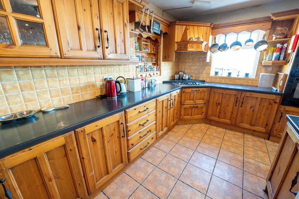 Shared fridge, microwave, oven, stovetop