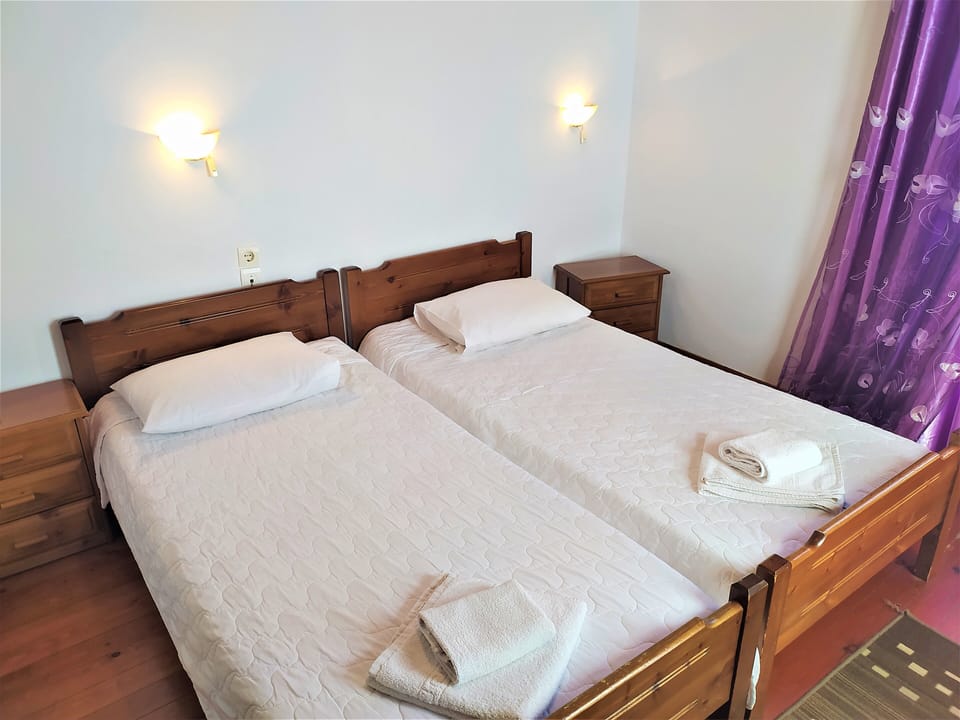 Hypo-allergenic bedding, Select Comfort beds, desk, soundproofing