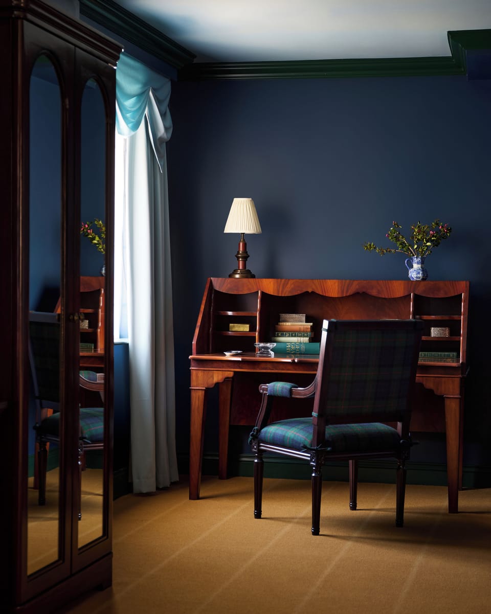 Standard Room, 1 King Bed | Premium bedding, minibar, in-room safe, desk