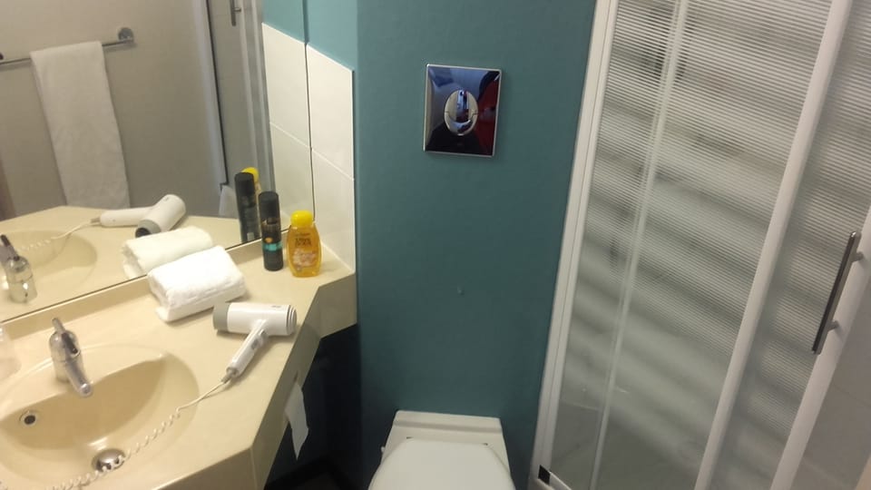 Shower, free toiletries, hair dryer, towels