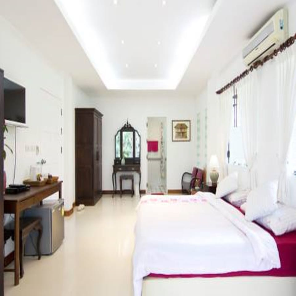 Deluxe Double Room with Balcony | Minibar, in-room safe, soundproofing, WiFi (free)