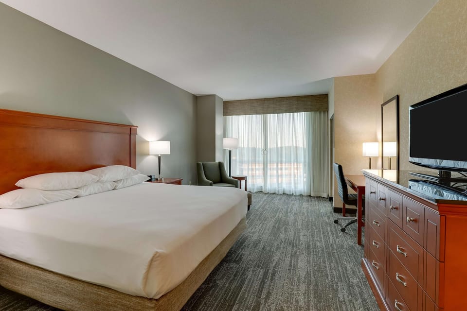 Pillowtop beds, desk, laptop workspace, blackout drapes