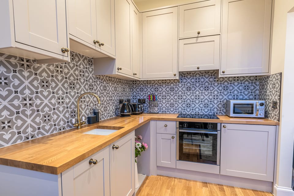 Apartment | Private kitchen | Fridge, microwave, oven, stovetop