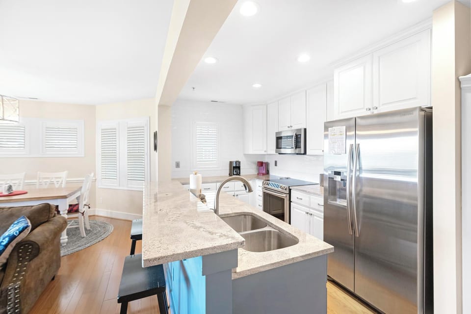 Kitchen---Granite Counter-tops, Stainless Steel