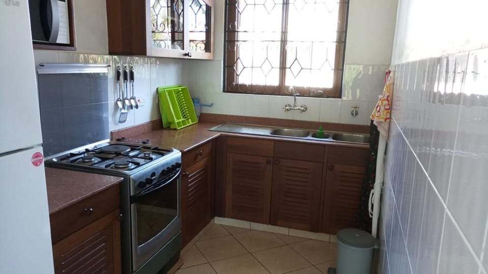 Apartment, 2 Bedrooms | Shared kitchen | Fridge, microwave, electric kettle, cookware/dishes/utensils
