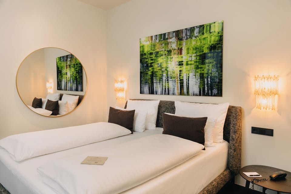 Deluxe Suite | Hypo-allergenic bedding, in-room safe, desk, laptop workspace