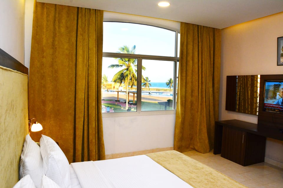 In-room safe, laptop workspace, blackout drapes