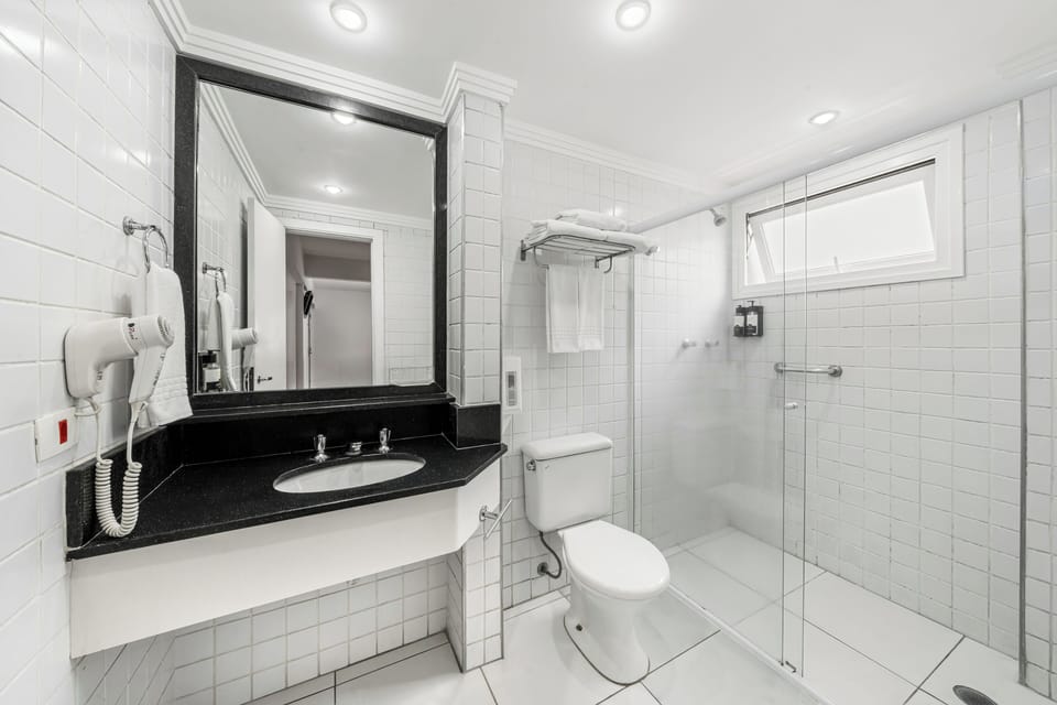 Family Room | Bathroom | Shower, hair dryer, towels, shampoo