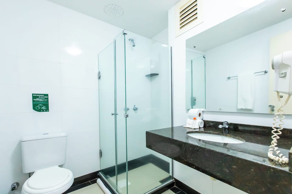 Suite | Bathroom | Shower, hair dryer, towels, soap
