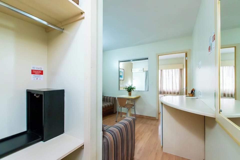 Suite | Minibar, in-room safe, desk, blackout drapes