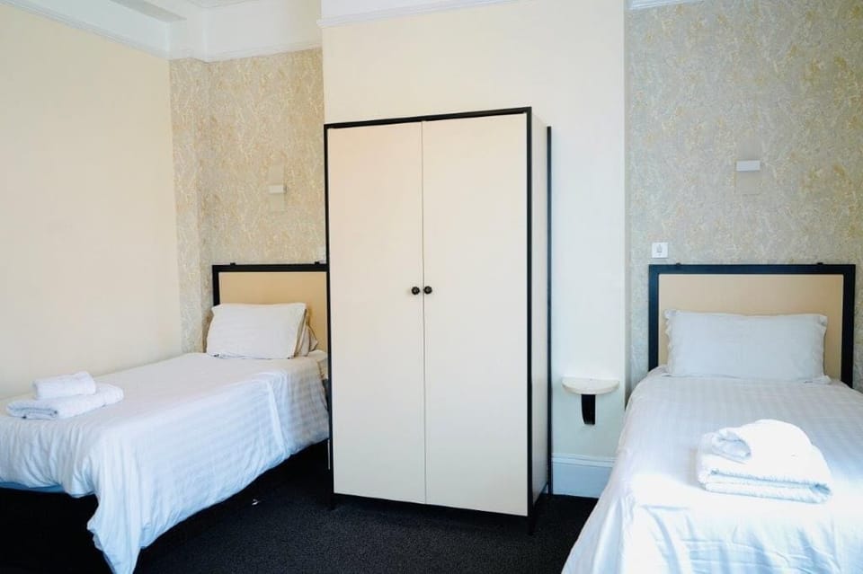 Standard Twin Room | Hypo-allergenic bedding, desk, laptop workspace, soundproofing