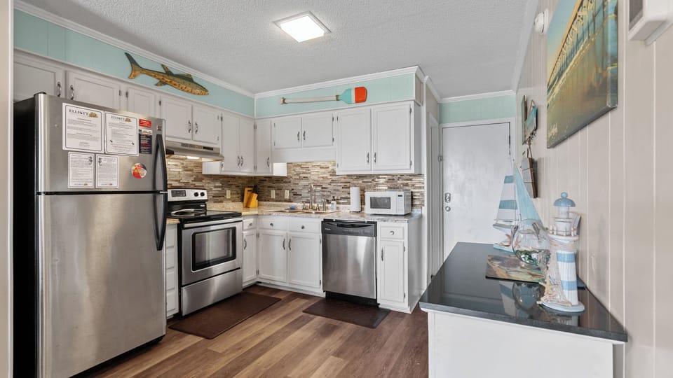 All modern appliances to make meal preparation a breeze.