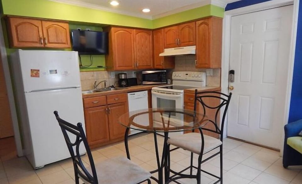 Condo (Windy Hill Villa A) | Private kitchen | Fridge, microwave, stovetop, dishwasher
