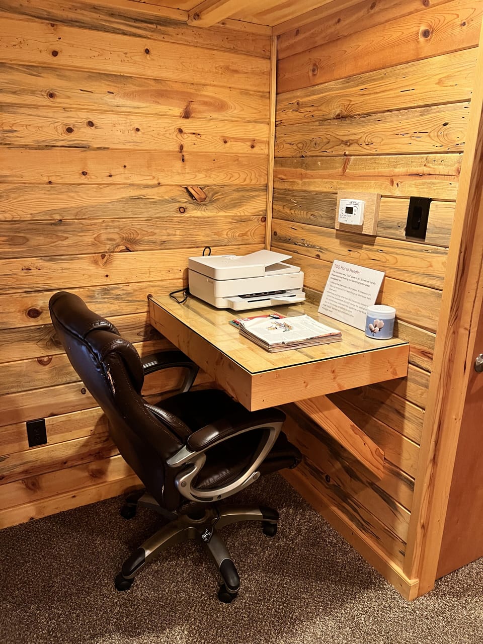 Work station with new wireless HP printer/scanner