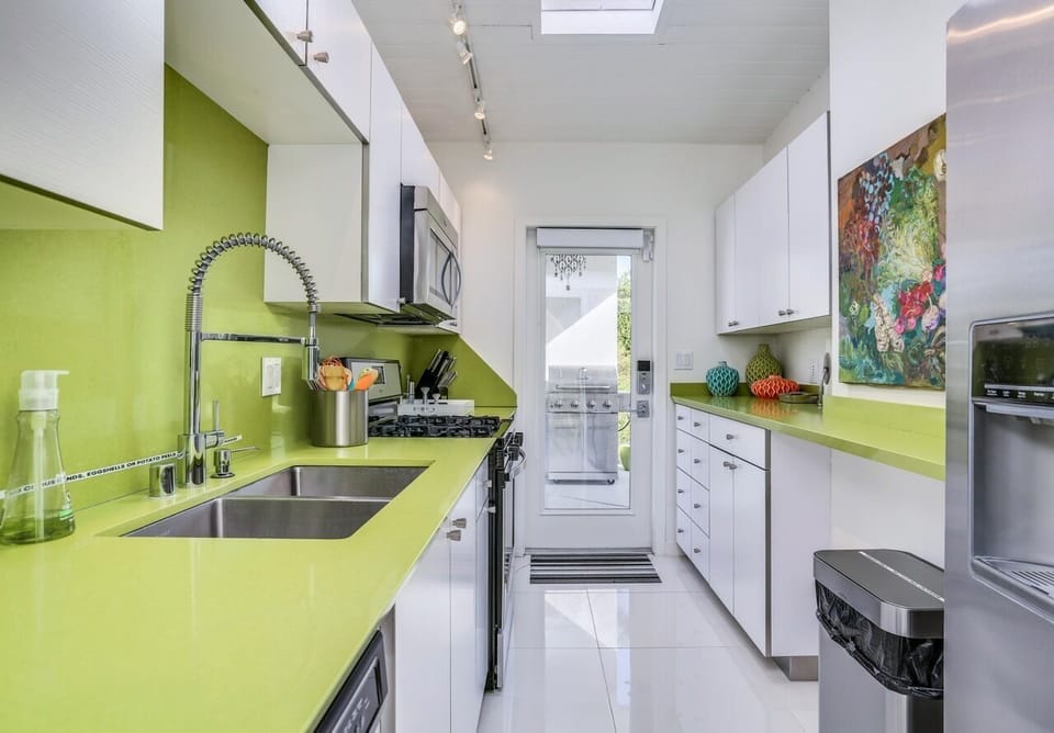 Fully equipped kitchen. 