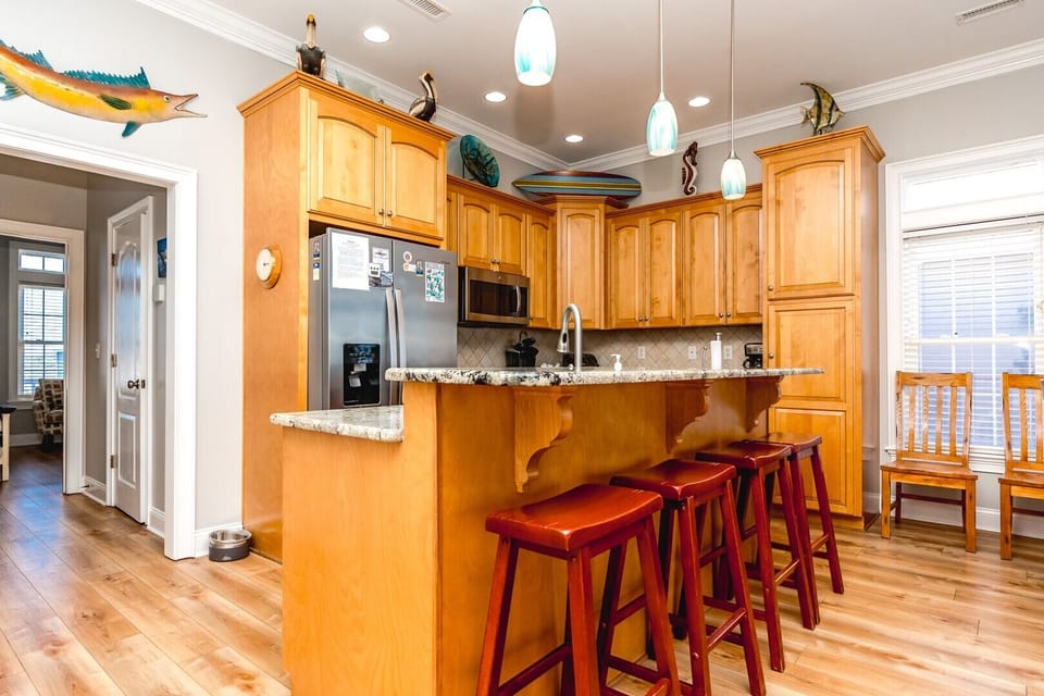 Kitchen with Eat-In Seating