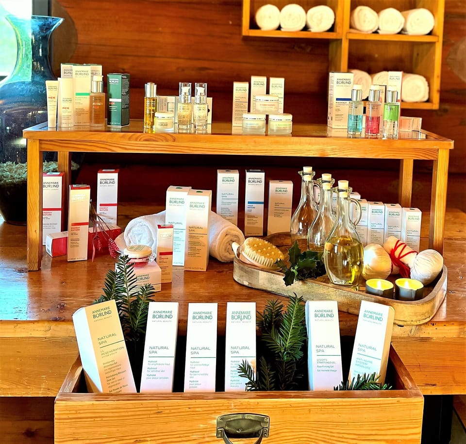 Sauna, steam room, body treatments, aromatherapy, body wraps