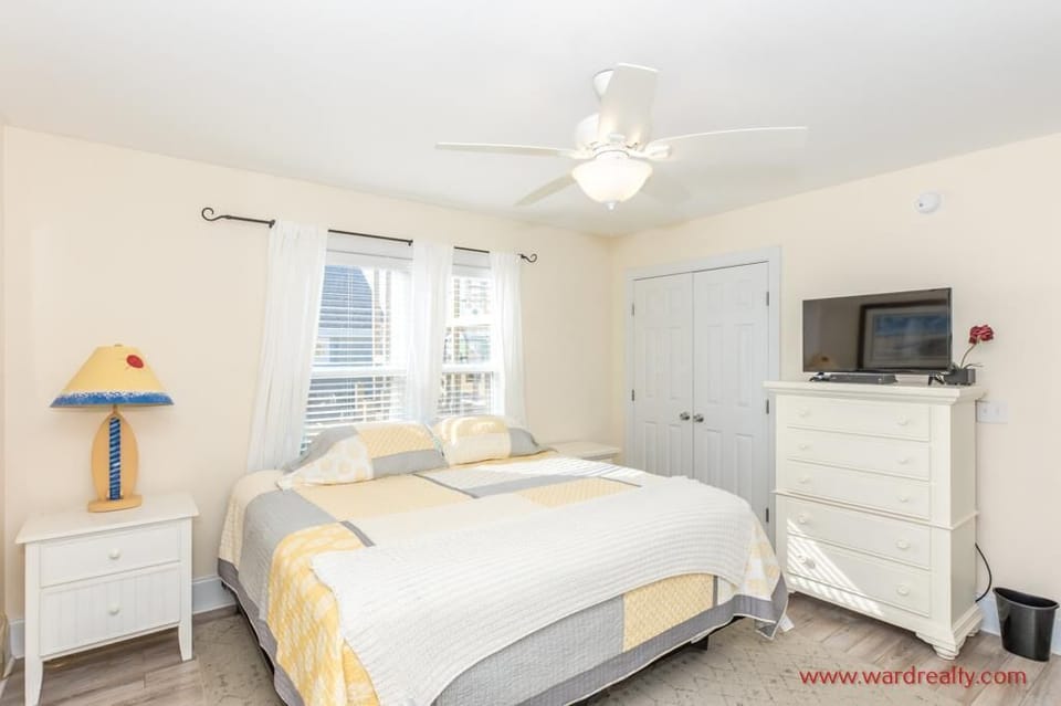 1st Floor Oceanfront King Master with En Suite III