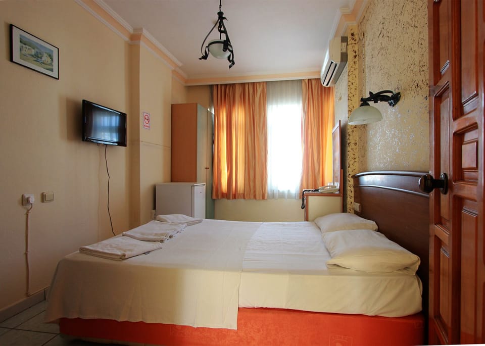 Apartment, 1 Bedroom, Balcony | Desk, cribs/infant beds, rollaway beds